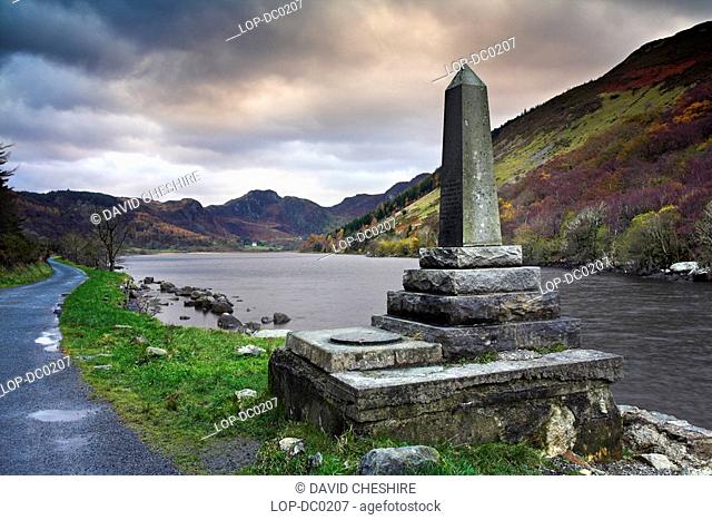 Wales, Conwy, Betws-y-Coed, Memorial to commemorate the donation of Llyn Crafnant to the people of Llanrwst by Richard James
