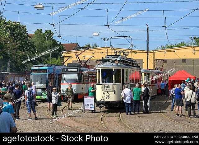 14 May 2022, Saxony-Anhalt, Merseburg: The depot in Merseburg was the exhibition site for the historic streetcars. The Halleschen Straßenbahnfreunde e