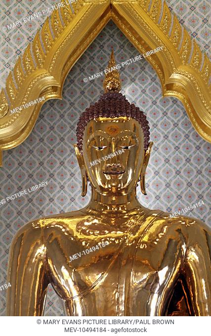 Gold Buddha statue at Wat Traimit, the Temple of the Golden Buddha in Bangkok, Thailand