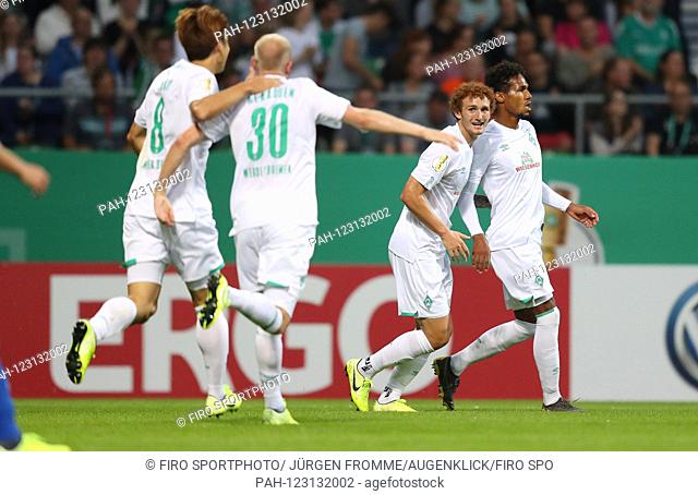 firo: 10.08.2019 Football, 2019/2020 DFB Pokal 1st round Atlas Delmenhorst - Werder Bremen goal jubilation 1: 0 for Werder Yuya Osako with Davy Klaassen
