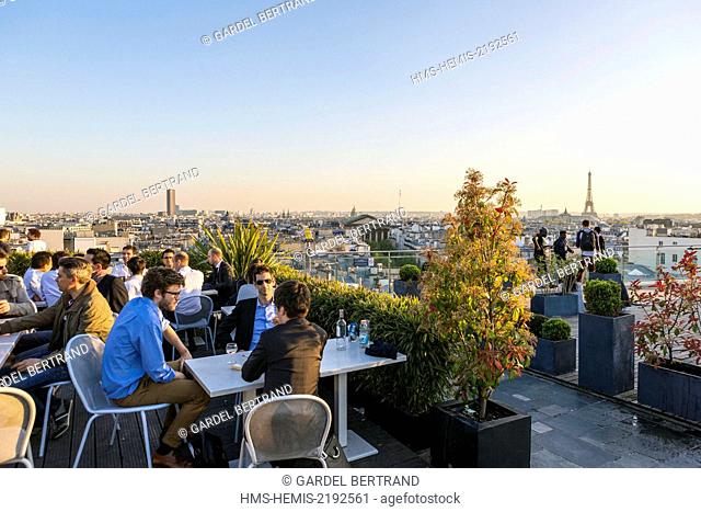 France, Paris, the Printemps department store, the roof bar terrace
