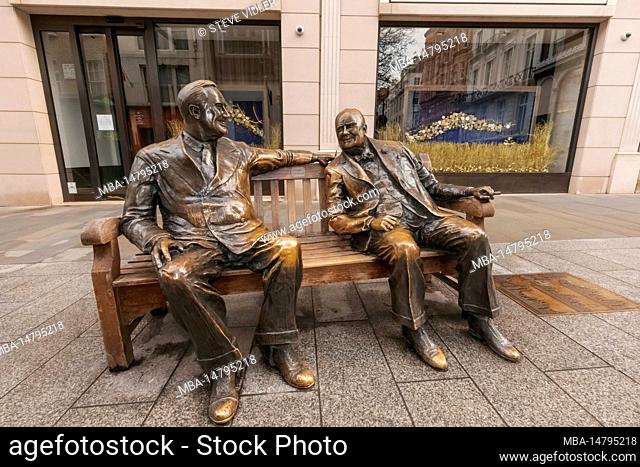 England, London, Piccadilly, New Bond Street, Bronze Sculpture of Churchill and Roosevelt titled Allies by Lawrence Holofcener
