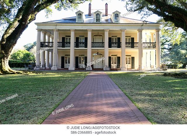 Main Home of Oak Alley Plantation, River Road, Just ourside of New Orleans, LA
