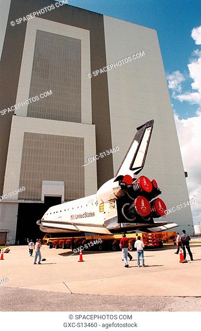 06/02/1999 -- The orbiter Columbia, aboard its orbiter transporter system, rolls toward the opening in the Vehicle Assembly Building where it will undergo...