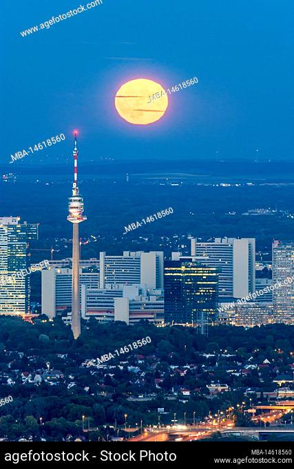 Vienna, full moon rise, super moon, Donaucity, Donauturm (Danube Tower), Vienna International Center (VIC, UN building) in 00. overview, Wien, Austria