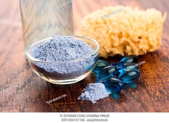 Blue clay mask with serum capsules