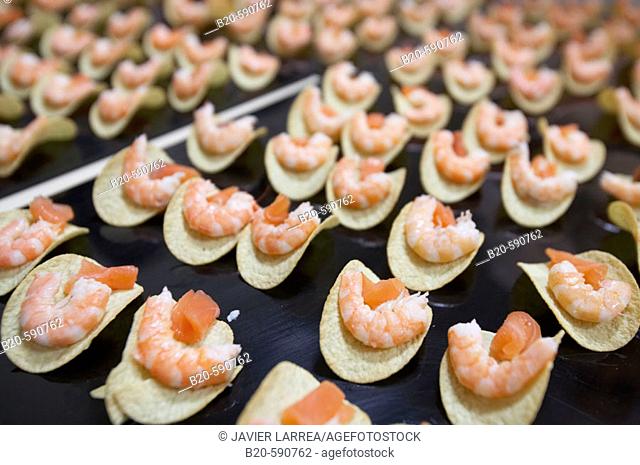 Preparing canapes (snack with prawn, salmon, potato and avocado), Divinus Catering, San Sebastian, Donostia, Gipuzkoa, Basque Country