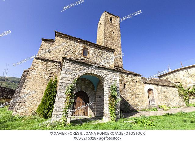 Acumuer village in Tena Valley, Huesca, Spain