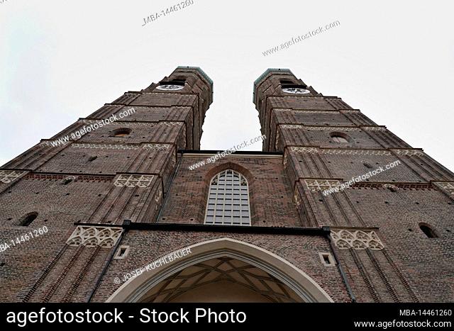 Germany, Bavaria, Munich, Frauenkirche, women towers, overcast sky