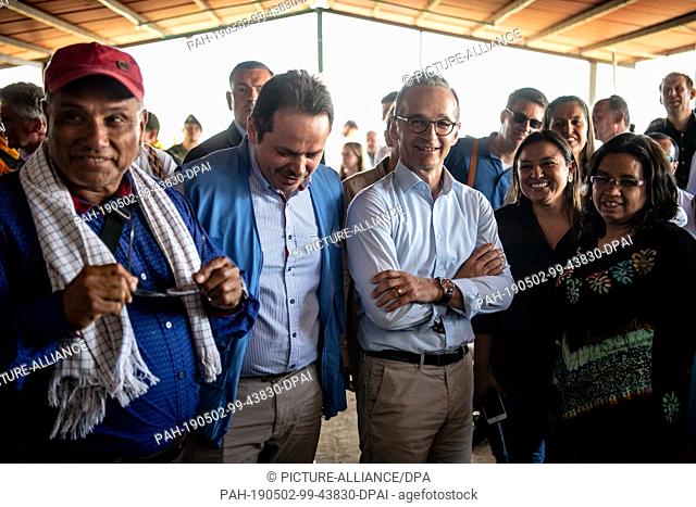 01 May 2019, Colombia, Icononzo: Heiko Maas (center r, SPD), Foreign Minister of the Federal Republic of Germany, visits the brewery of the reintegration camp...