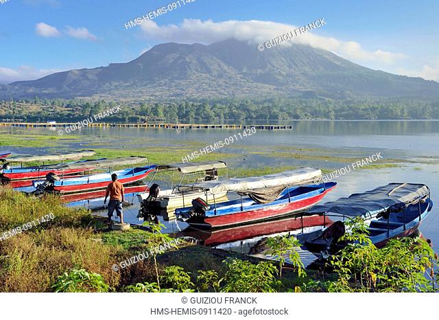 Indonesia, Bali, Kintamani area, Gunung Batur Volcano and Batur Lake near Kedisan