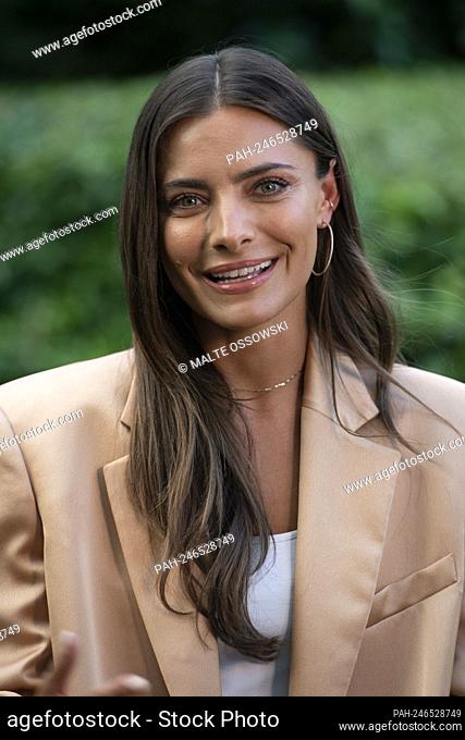 Actress Sophia THOMALLA in the garden of the CDU state office in Duesseldorf, Armin LASCHET, CDU, Prime Minister of North Rhine-Westphalia