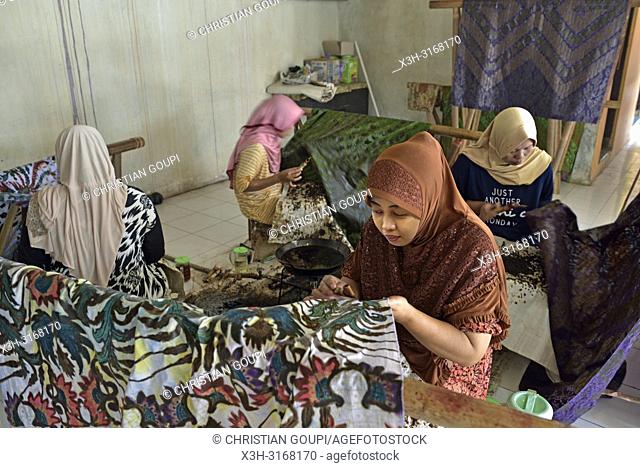women using a pen-like tool, called ''canting'', to apply liquid hot wax in the batik-making process, Wirakuto batik workshop, Pekalongan, Java island