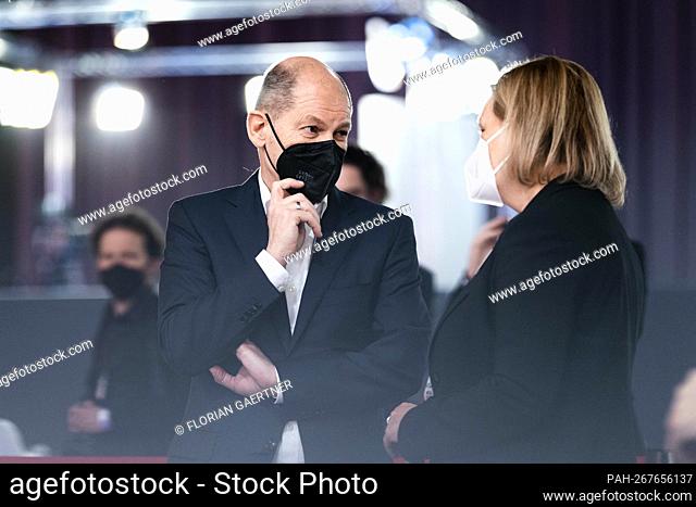 (LR) Olaf Scholz, Federal Chancellor, and Nancy Faeser, Federal Minister of the Interior and Homeland, recorded during the SPD federal party conference in...