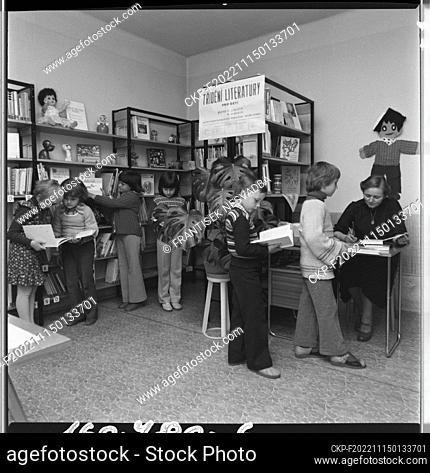 ***JUNE 4, 1981 FILE PHOTO***Librarians offer best books for children all ages in Rohatec, Czechoslovakia, June 4, 1981. (CTK Photo/Frantisek Nesvadba)