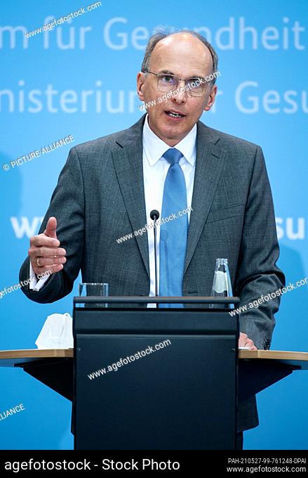 27 May 2021, Berlin: Axel Rahmel, Medical Director of the German Foundation for Organ Transplantation (DSO), speaks at the Federal Ministry of Health on Organ...