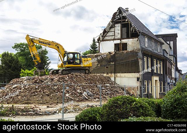 Oberhausen, Sterkrade, building site, construction works, house demolition of the Tanzhaus Valentino, former dancing school by the Steinbrinkstrasse