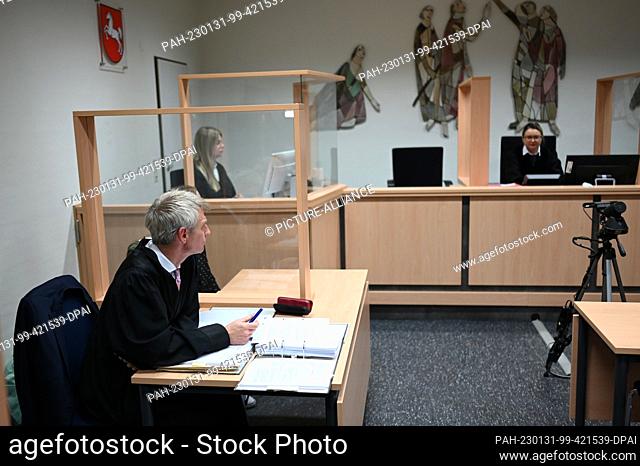 31 January 2023, Lower Saxony, Papenburg: Lawyer Heiner Thölke (l), one of the defendants' defense attorneys, sits in the courtroom before the trial begins