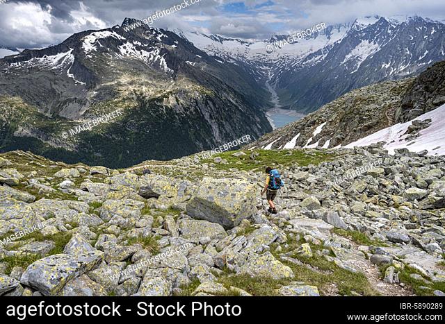Hiking on the Berlin High Altitude Trail, Schlegeis Reservoir, Schlegeis reservoir, Zillertal Alps, Schlegeiskees Glacier, Zillertal, Tyrol, Austria, Europe