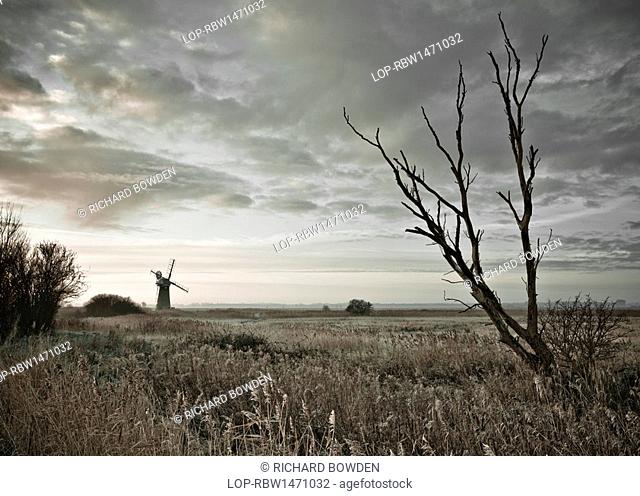 England, Norfolk, Thurne. Thurne dyke drainage mill in a Norfolk landscape on a cold winters morning