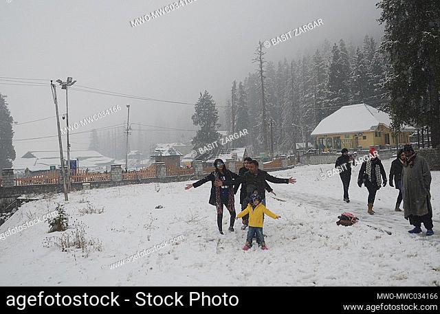 Kashmir, 15th November 2020. A fresh spell of snowfall was observed in the higher reaches of Jammu and Kashmir on Saturday