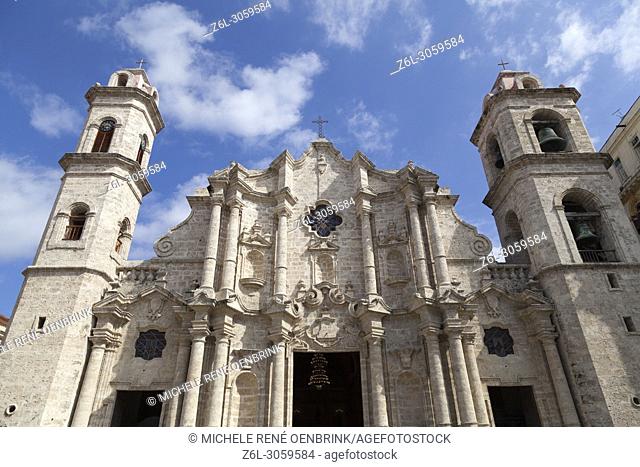Cuba, Ciudad de la Habana province, La Havana, La Habana Vieja district listed as World Heritage, Cathedral square and Catedral de la Virgen Maria de la...