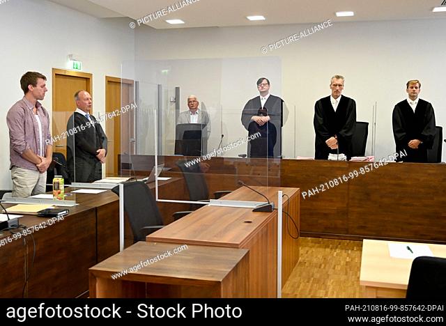 16 August 2021, Brandenburg, Potsdam: The ex-NPD politician Maik Schneider (l) is waiting for the main trial to begin. In August 2015
