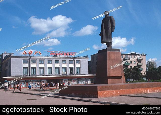 Lenin Monument located in the city center. Orša (USSR today Belarus), September 7th, 1990