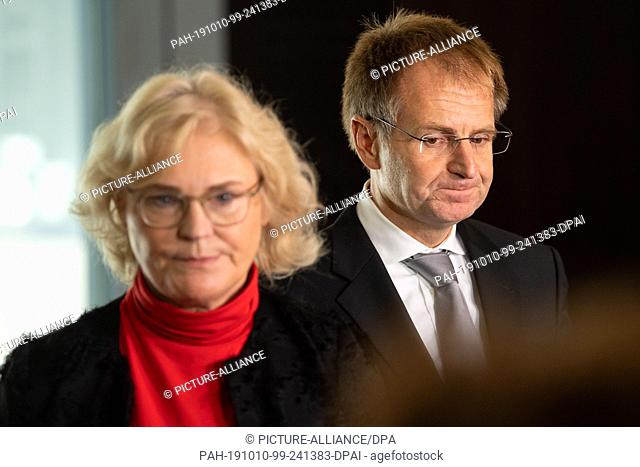 10 October 2019, Baden-Wuerttemberg, Karlsruhe: Christine Lambrecht (SPD), Federal Minister of Justice, and Peter Frank, Attorney General