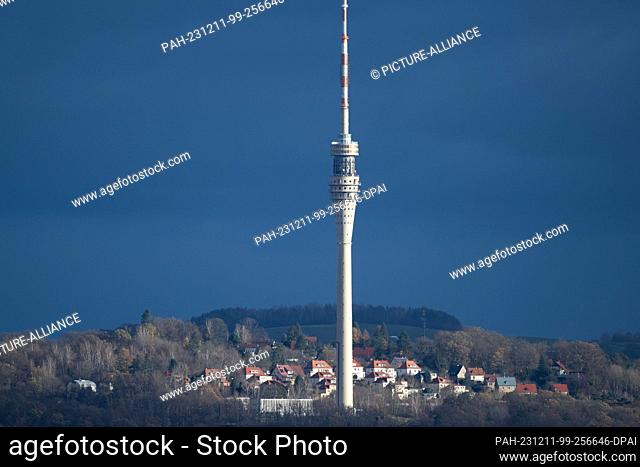 11 December 2023, Saxony, Dresden: The television tower and the residential buildings in Dresden's Wachwitz district are illuminated by sunlight