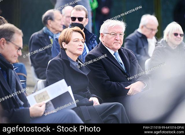 18 October 2021, Berlin: German President Frank-Walter Steinmeier and his wife Elke Büdenbender take part in a memorial service to commemorate the start of the...