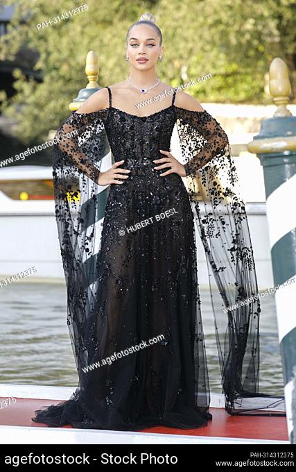 Jasmine Sanders arrives by boat during the 79th Venice International Film Festival at Hotel Excelsior on the Lido in Venice, Italy, on 07 September 2022