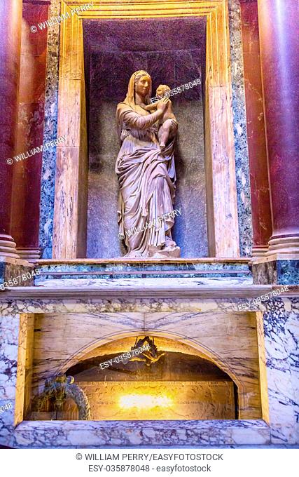 Raphael's Tomb Mary Jesus Statue Pantheon Rome Italy Rebuilt by Hadrian in 118 to 125 ADthe Second Century Became oldest Roman church in 609 AD