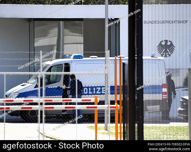15 April 2020, Baden-Wuerttemberg, Karlsruhe: A police car and masked police officers are standing in the Federal Court of Justice (BGH)