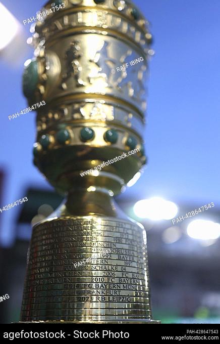 firo: 09/27/2023, football, soccer, DFB Cup, season 2023/2024, 1st main round, SV Wehen Wiesbaden - RB Leipzig The DFB Cup, cup, trophy, engraving