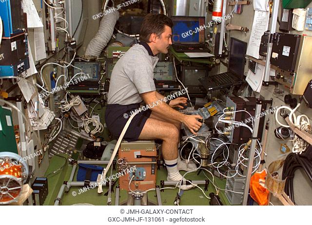 Cosmonaut Alexander Y. Kaleri, Expedition 8 flight engineer, practices docking procedures with the manual TORU rendezvous system in the Zvezda Service Module on...