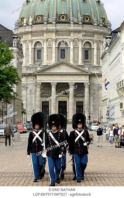 Denmark, Hovedstaden, Copenhagen. Changing of the guard at Amalineborg in Copenhagen