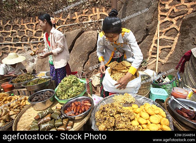 Food market in Shwe Oo Min Pagoda area, Pindaya village, state of Shan, Myanmar, Asia
