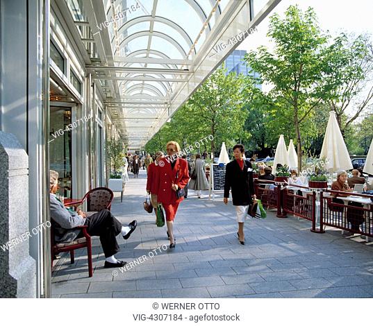D-Duesseldorf, Rhine, Lower Rhine, Rhineland, North Rhine-Westphalia, NRW, Koenigsallee, elegance, elegant shopping street, pedestrian mall, pavement cafe