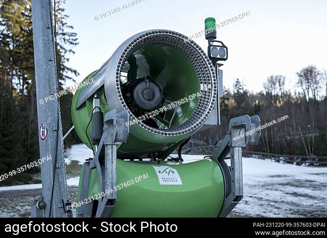 PRODUCTION - 18 December 2023, Bavaria, Bischofsgrün: A snow cannon stands on a ski slope on the Ochsenkopf. The new cable car on the Ochsenkopf goes into...