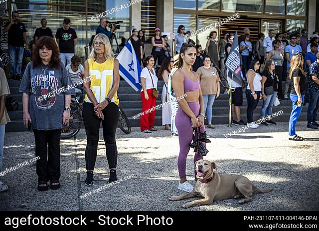 07 November 2023, Israel, Tel Aviv: Israelis stand for a minute of silence to mark one month since the deadly attack by the Palestinian group Hamas on the 7th...
