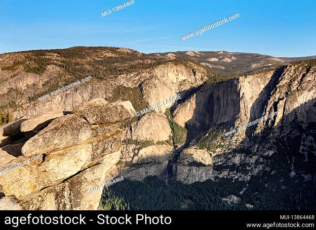 Overhanging Rock at Glacier Point, with a view into the Yosemite Valley, Yosemite National Park, California, United States, USA