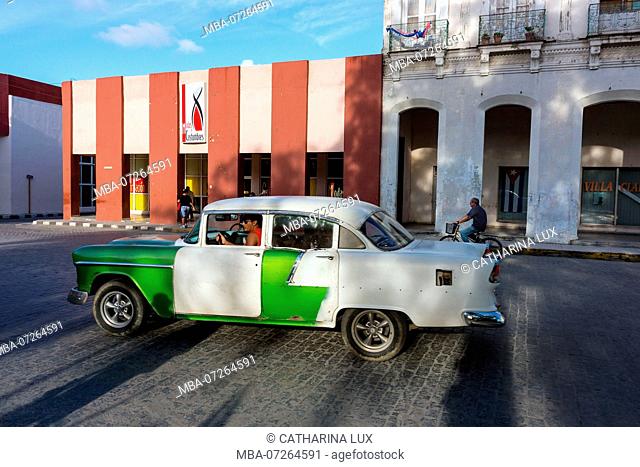 Cuba, Santa Clara, Parque Leoncio Vidal, center of the city, street scene