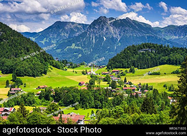 Germany, Bavaria, Tiefenbach, Countryside village in Allgau Alps with Entschenkopf and Rubihorn in background