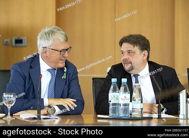 from left: Karl-Josef LAUMANN, CDU, Minister for Labour, Health and Social Affairs of North Rhine-Westphalia, Nicolas SCHMIT, LUX