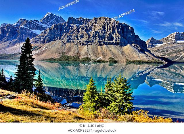 Bow Lake, Crowfoot Mountain, Banff National Park, Alberta, Canada