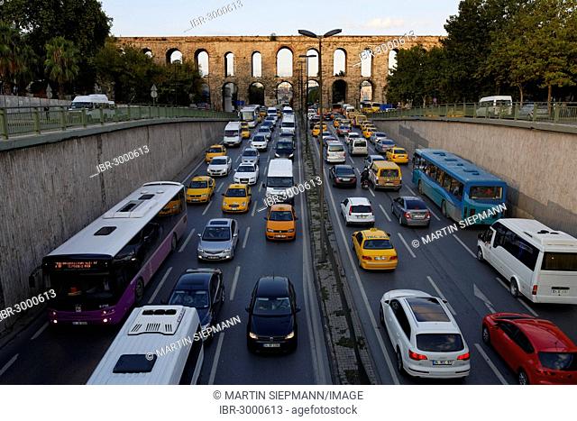 Valens Aqueduct, Atatürk Bulvari, Saraçhane district, Istanbul, Turkey, Europe