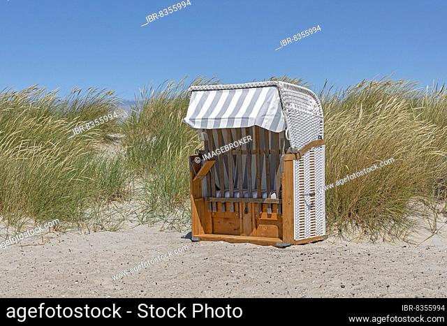 Beach chair in the dunes, Steinwarder peninsula, Heiligenhafen, Schleswig-Holstein, Germany, Europe