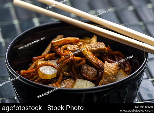 noodles with beef meat and onion