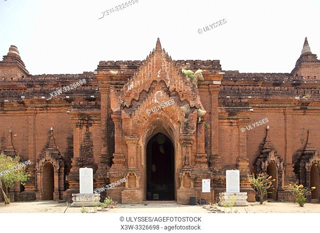 Pyathada temple, Old Bagan village area, Mandalay region, Myanmar, Asia